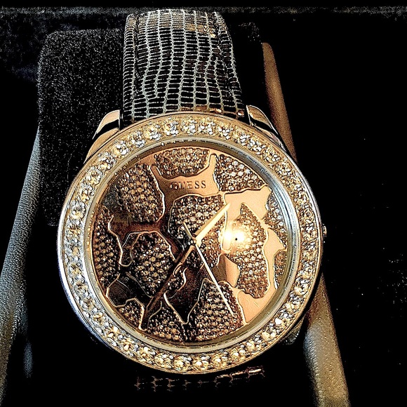 Guess Ladies Fashion Zebra Watch ⌚️ - Picture 2 of 8